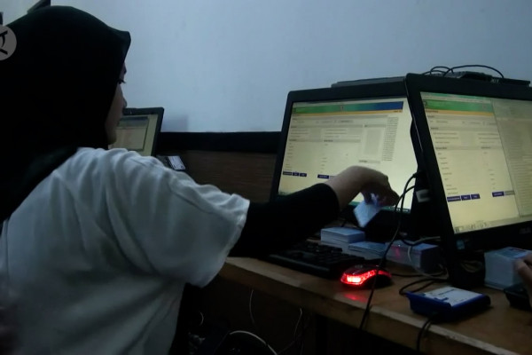 Disdukcapil Kota Bandung terjunkan tim atasi sinkronisasi data peserta CPNS