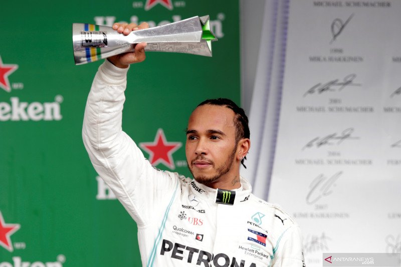 Hamilton kehilangan podium lantaran jadi biang kerok insiden Albon